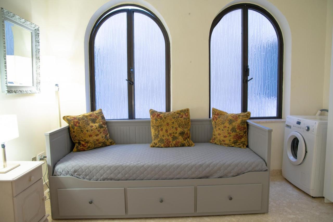 Large And Bright Apartment In The City Centre Goslm-2 Sliema Exterior photo