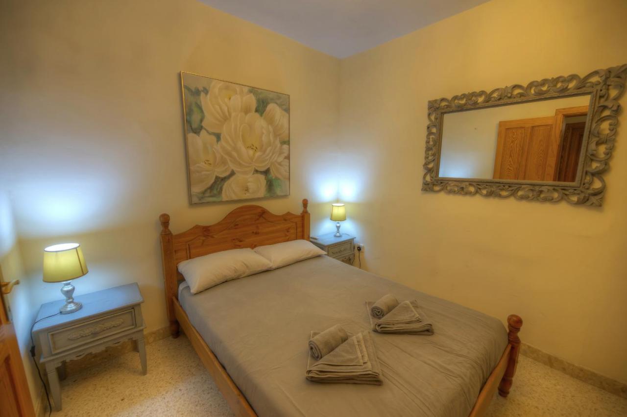 Large And Bright Apartment In The City Centre Goslm-2 Sliema Exterior photo